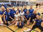 Helsinki Volleyn Kouvolassa mukana ollut joukkue voitetun pelin jälkeen.