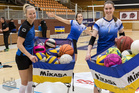 Kaksi pallokorillista monenlaisia palloja: isoja, pieniä, pehmo, lentis, koris, futis, tennis,biitsi. Suuret kiitokset kaikille pallokeräystempaukseen osallistuneille. Lahjoitamme yhdessä mielihyvää lähialueen alakouluille ja päiväkodeille.