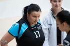 Lauantain pelissä parhaana palkittu passari Larissa Kukkohovi punomassa kuvioita.